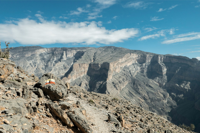 A stunning view of Jebel Shams, Oman’s highest mountain, with rugged cliffs and deep canyons.